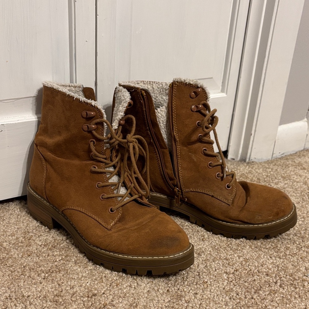 Universal Thread Tan Lace-Up Combat Boots
